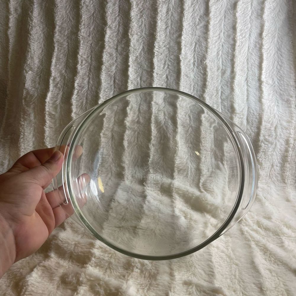 Pyrex casserole 2 Quart clear casserole baking bowl
